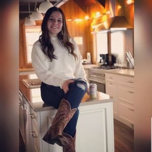 Meet your Posher, Joanie